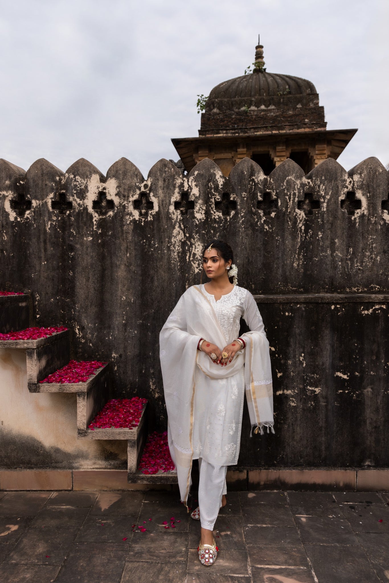 WHITE KURTA SET WITH CHIKANKARI AND BANARASI BUTTI | SAADGI