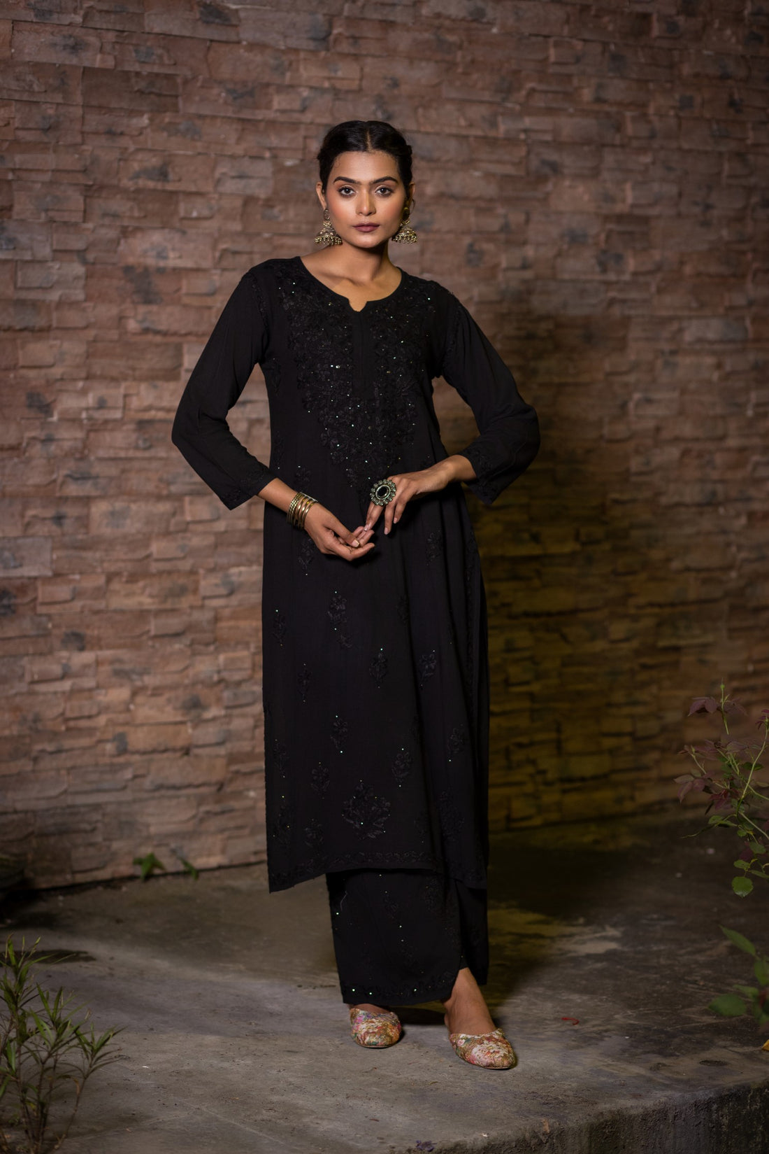 BLACK KURTA SET WITH CHIKANKARI AND MUKAISH WORK | SAADGI