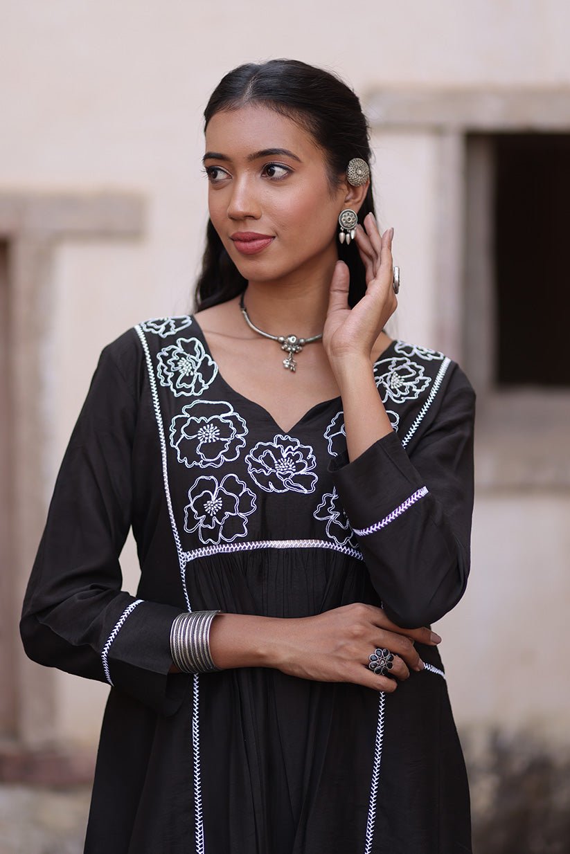 Black Chanderi Co-Ord Set with Machine Embroidery - The House of Indu